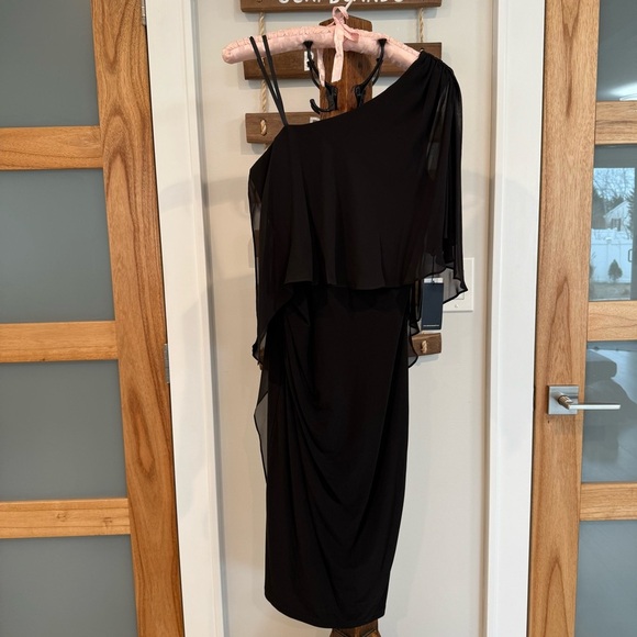 Adrianna Papell‎ Black One Shoulder Draped Side Asymmetrical Neck Prom Dress 4 - Picture 4 of 16